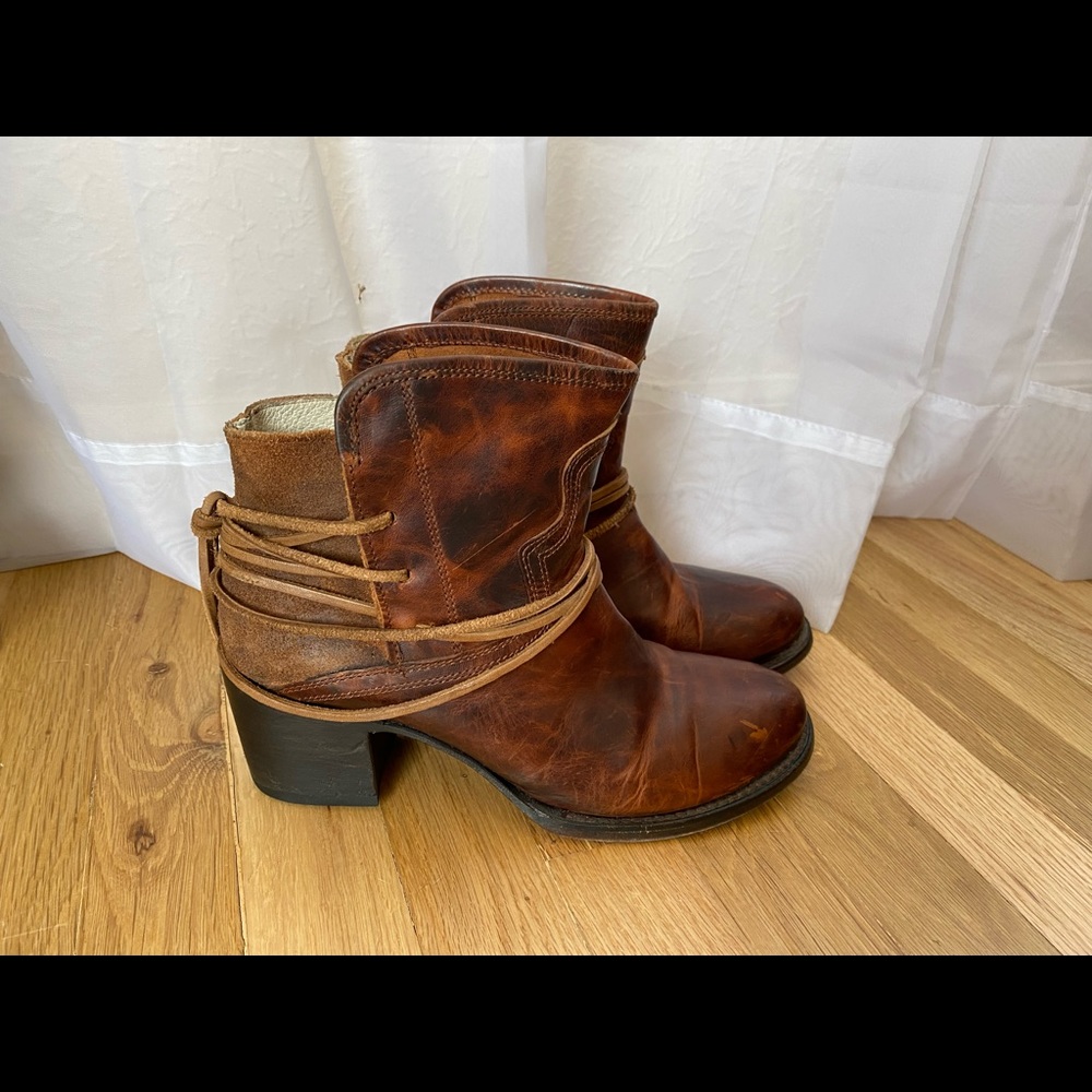 Freebird Casey low boots by Steven SIZE 10